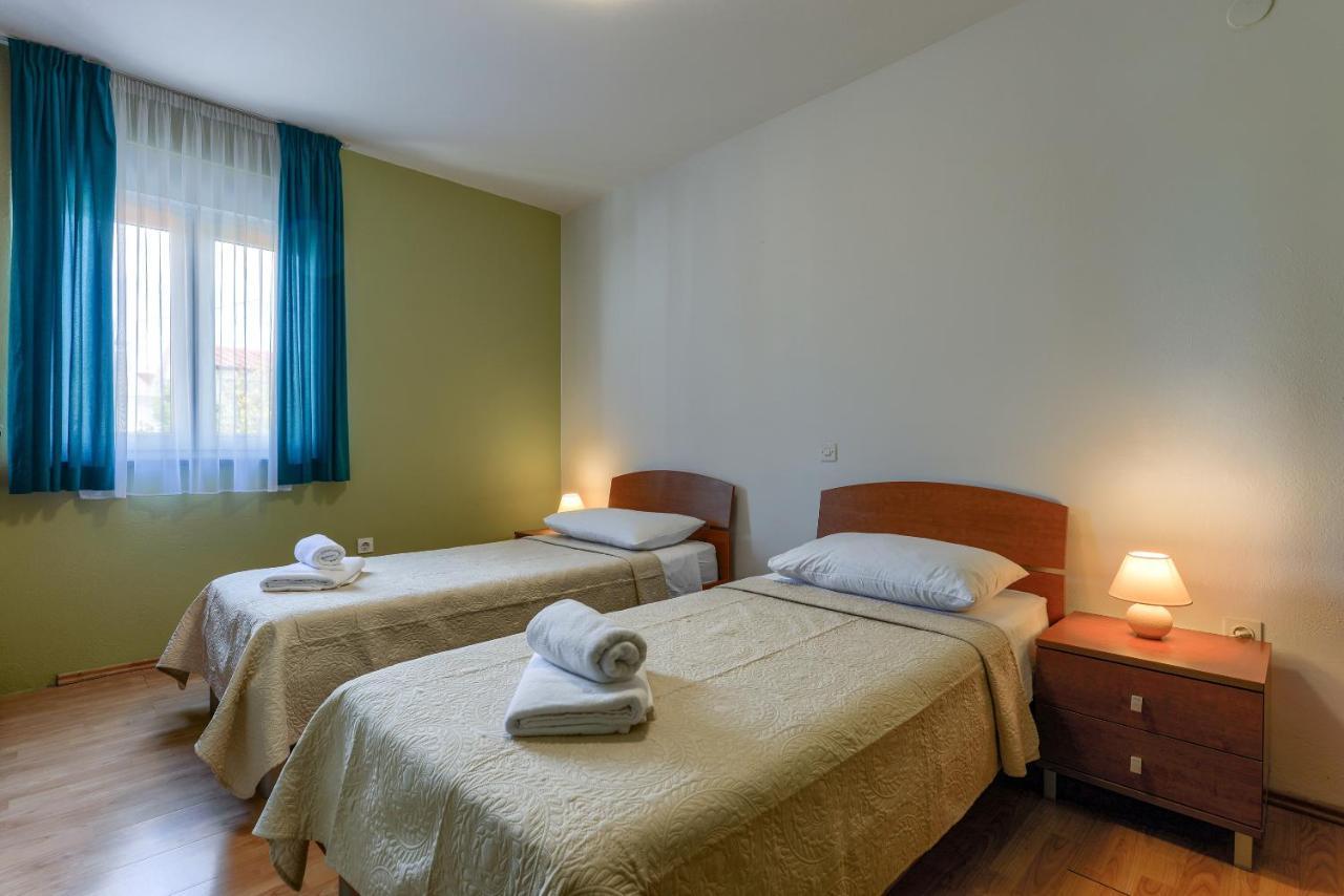 Olive Maris Apartment Петркане Екстериор снимка