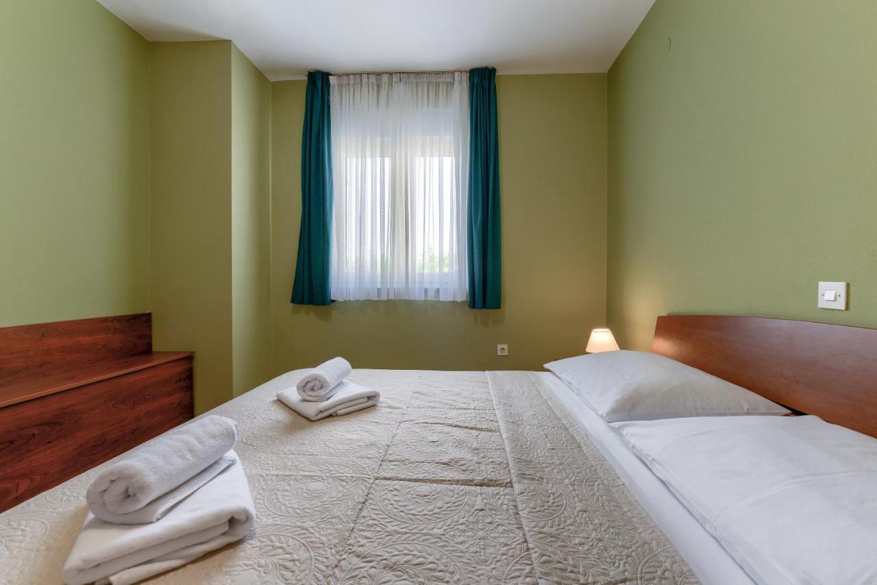 Olive Maris Apartment Петркане Екстериор снимка