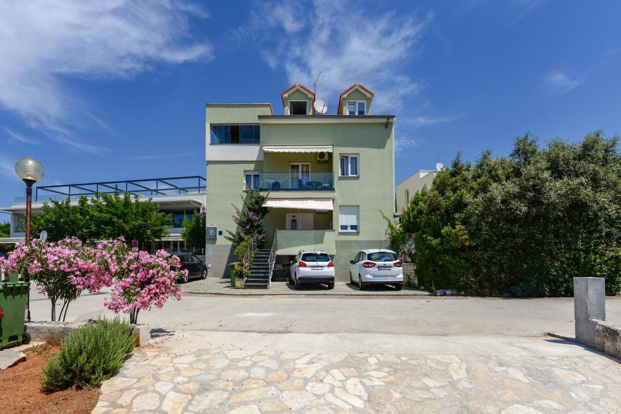 Olive Maris Apartment Петркане Екстериор снимка