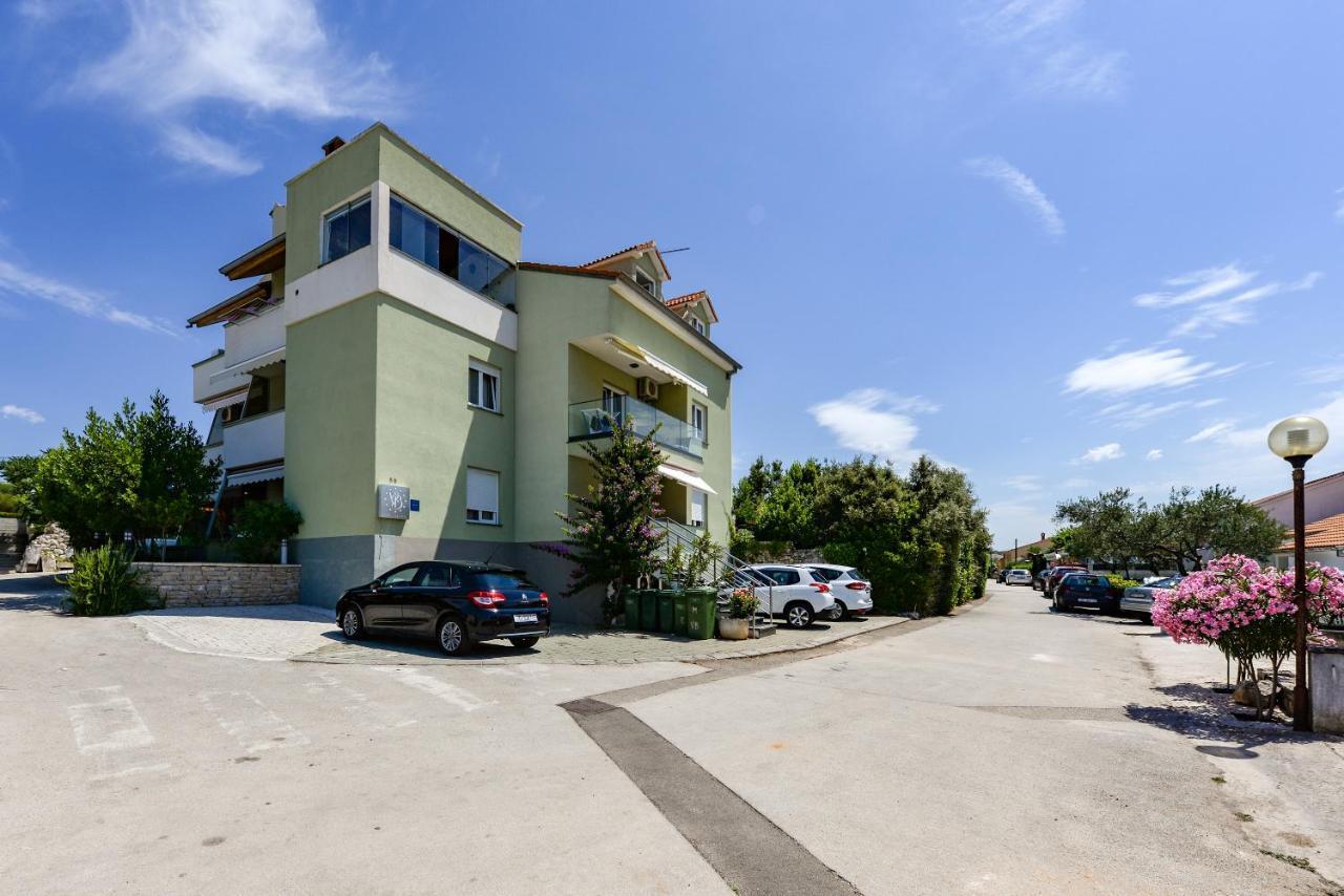Olive Maris Apartment Петркане Екстериор снимка