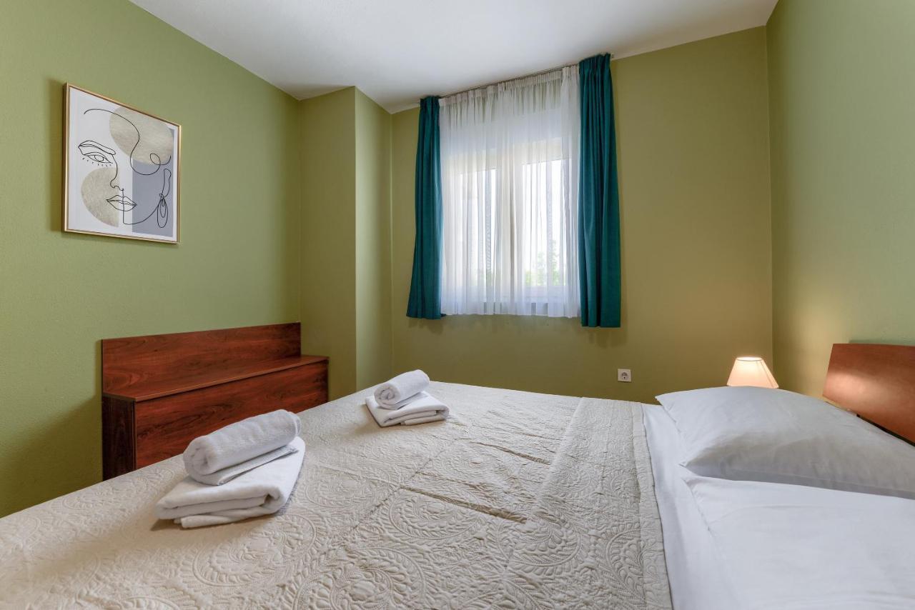 Olive Maris Apartment Петркане Екстериор снимка